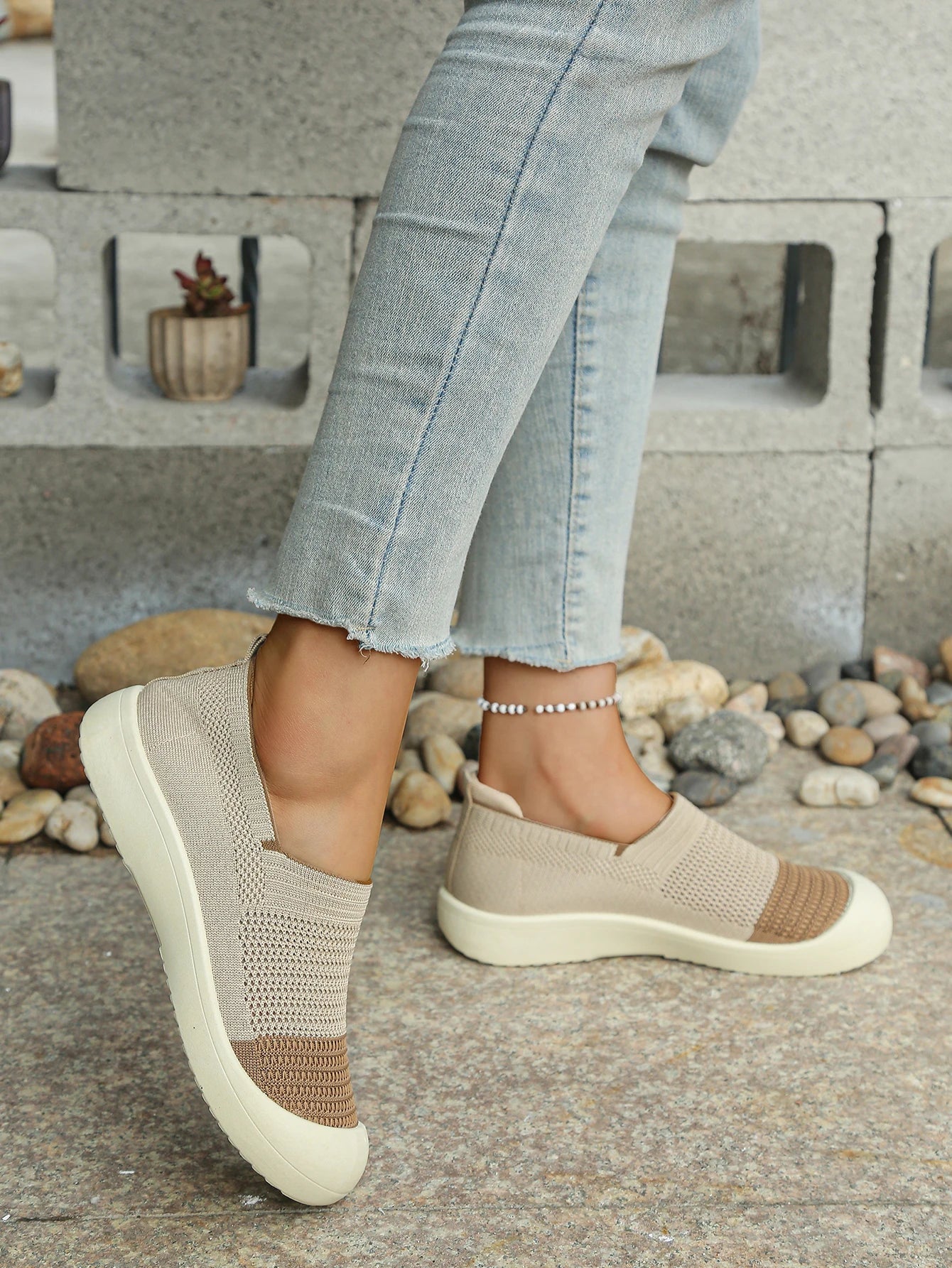Retro Dual-tone Slip-on Breathable Soft Shoes