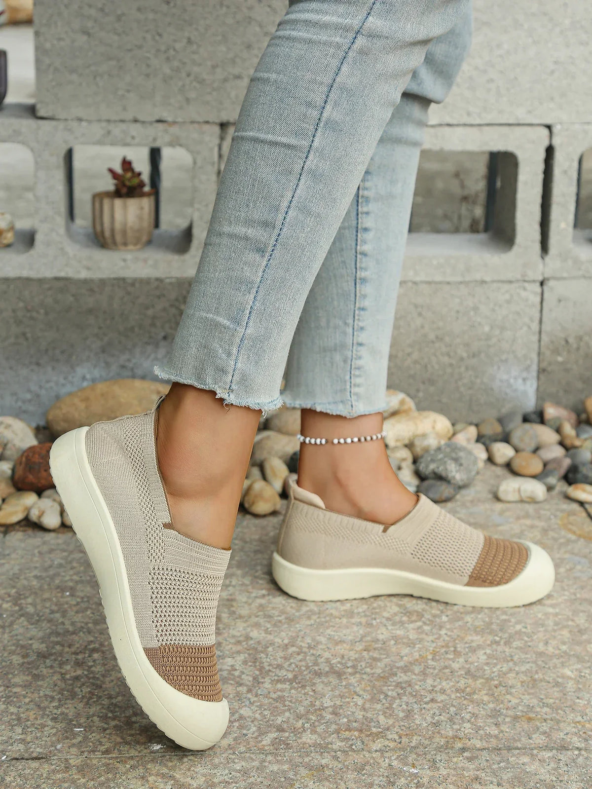 Retro Dual-tone Slip-on Breathable Soft Shoes