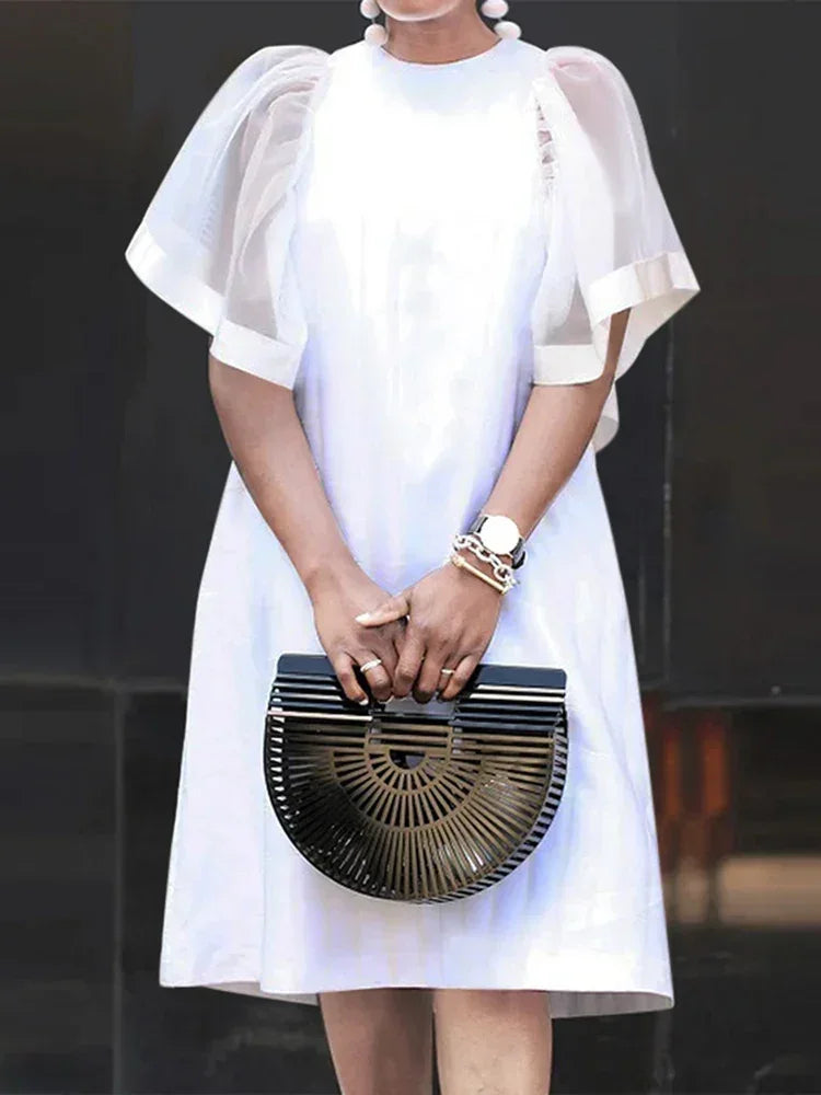 فستان صيفي قصير بأكمام قصيرة مكشكش مزين بتطريز شبكي مرقع