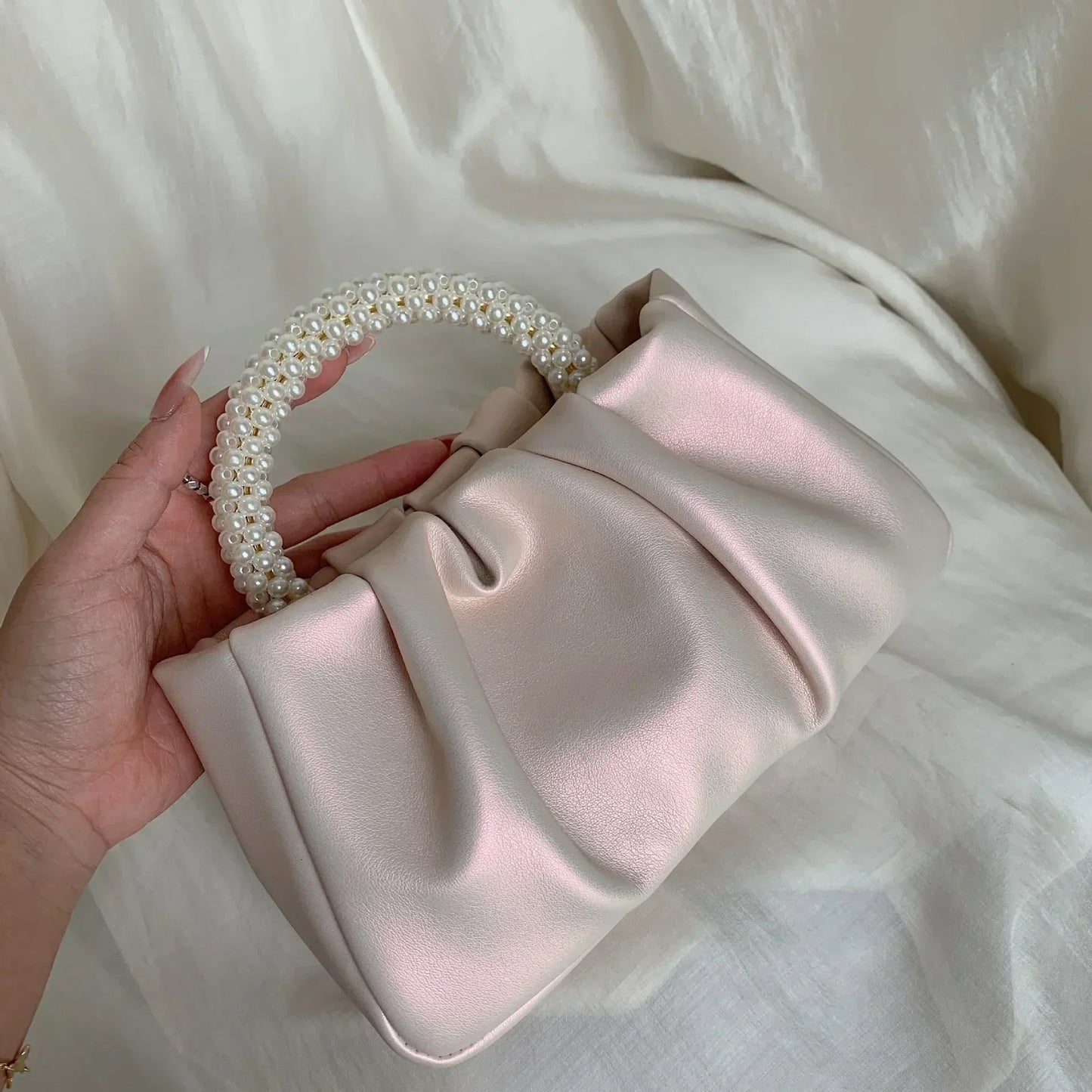 Bolso de mano DANA con asa de perlas