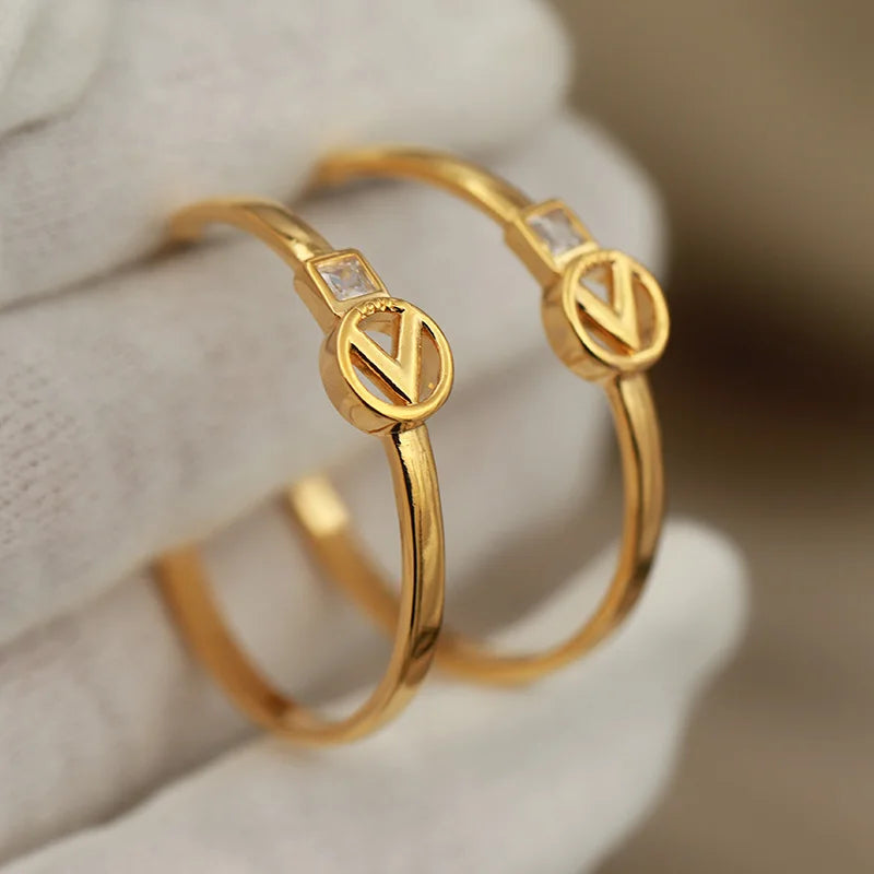 Sight Luxury Metal Letter V Stud Earrings