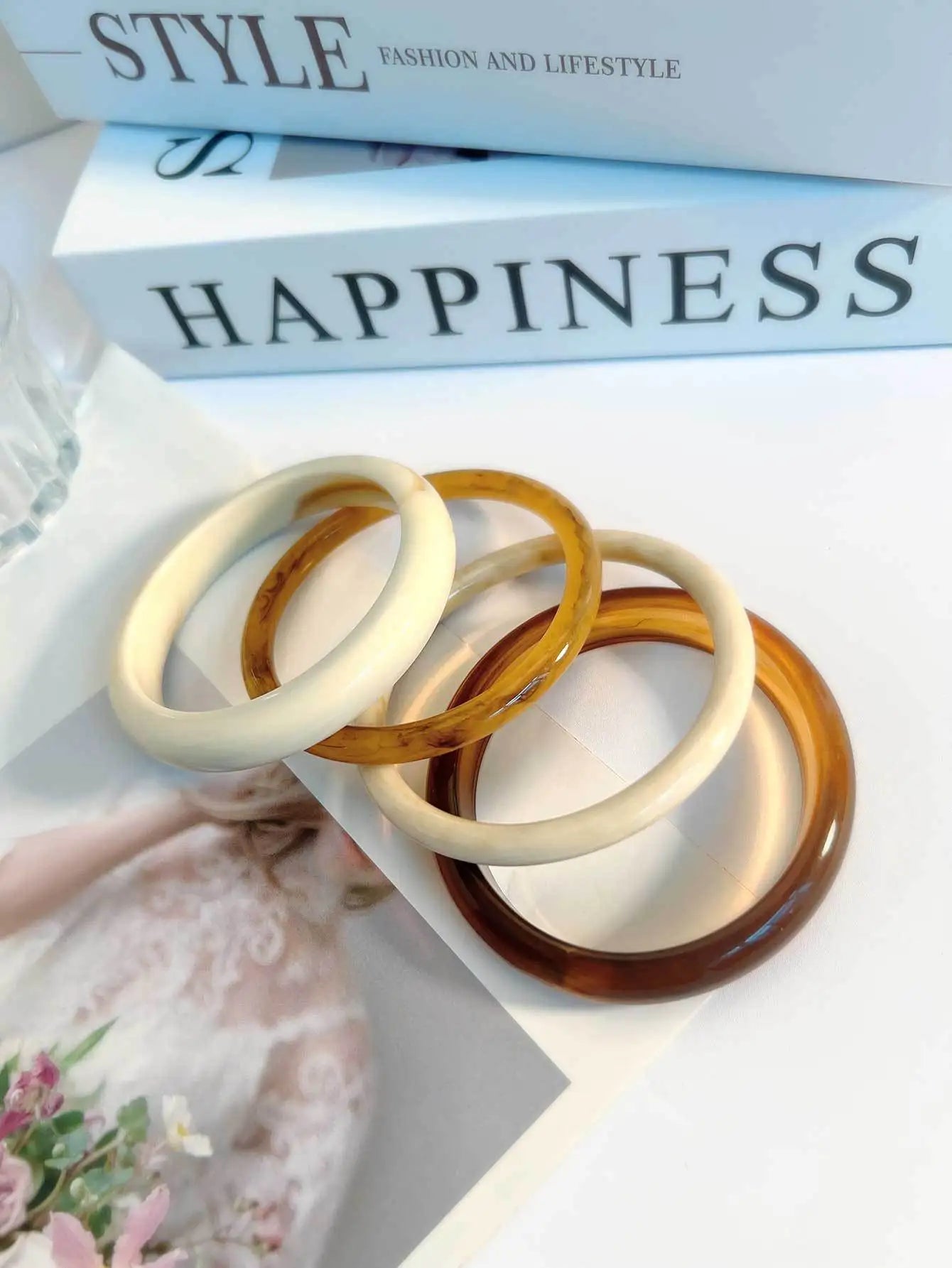 4pcs Retro Amber Beige Resin Geometric Bangles Acrylic Cuff Bracelets