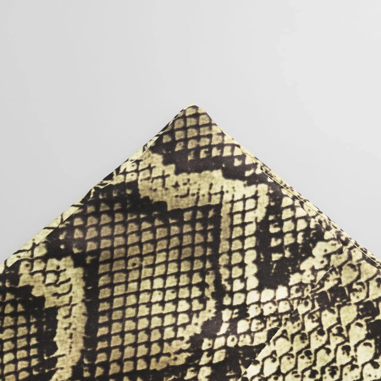 Falda ajustada de talle alto con estampado de piel de serpiente