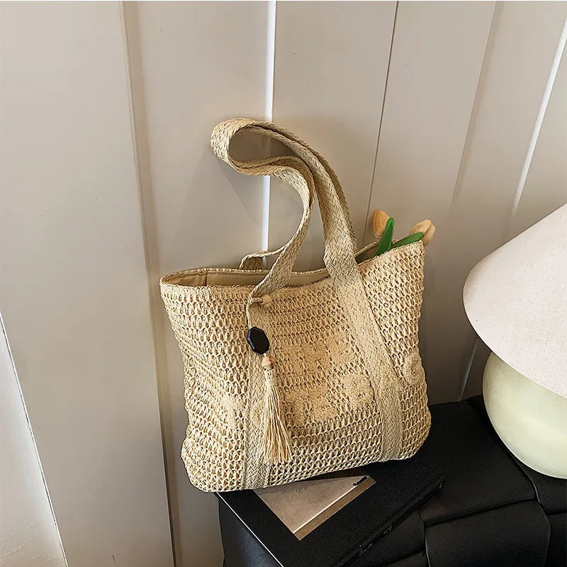 Large capacity woven straw woven bag
