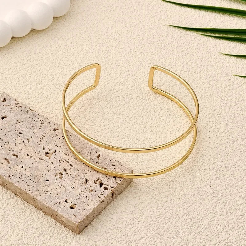 Pulsera geométrica de brazo con abertura superior