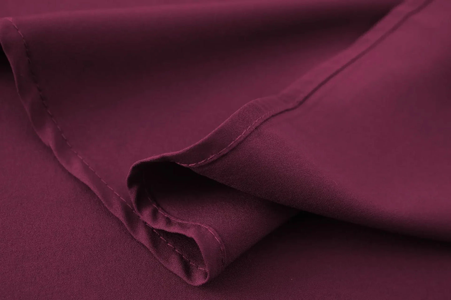 Vestido largo con cuello de hombros inclinados y cintura con lazo