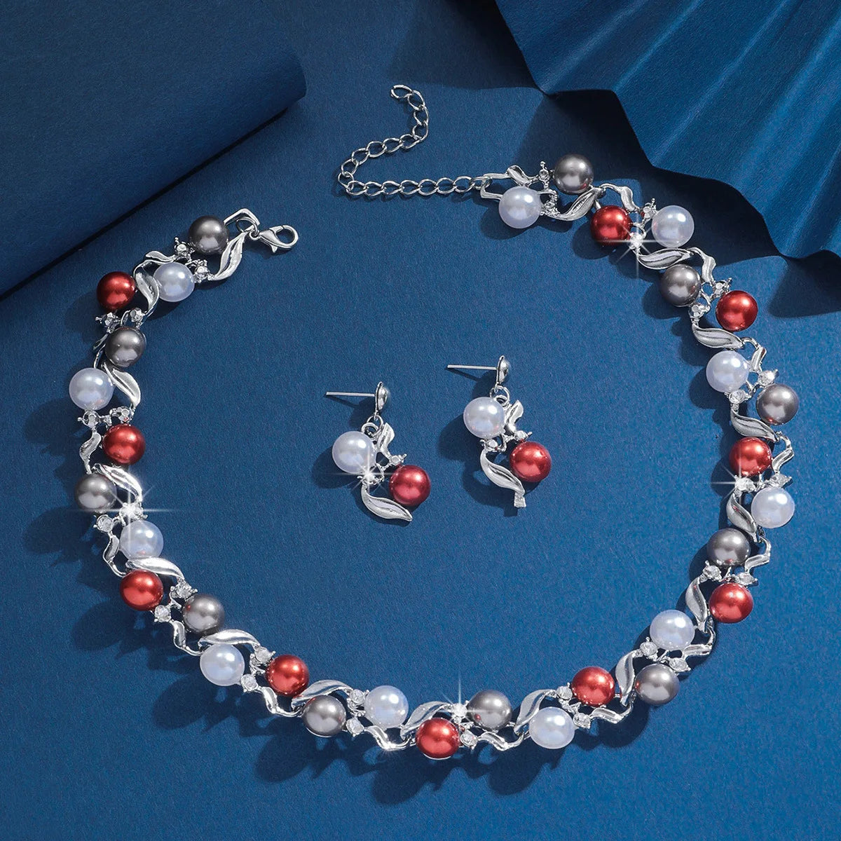 Retro Leaf shaped Multicolored Pearl Necklace Set