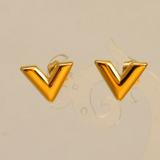DANA Golden V-shaped small stud earrings