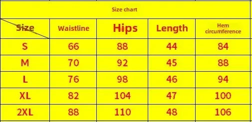 تنورة جلدية ضيقة صغيرة بإبزيم معدني