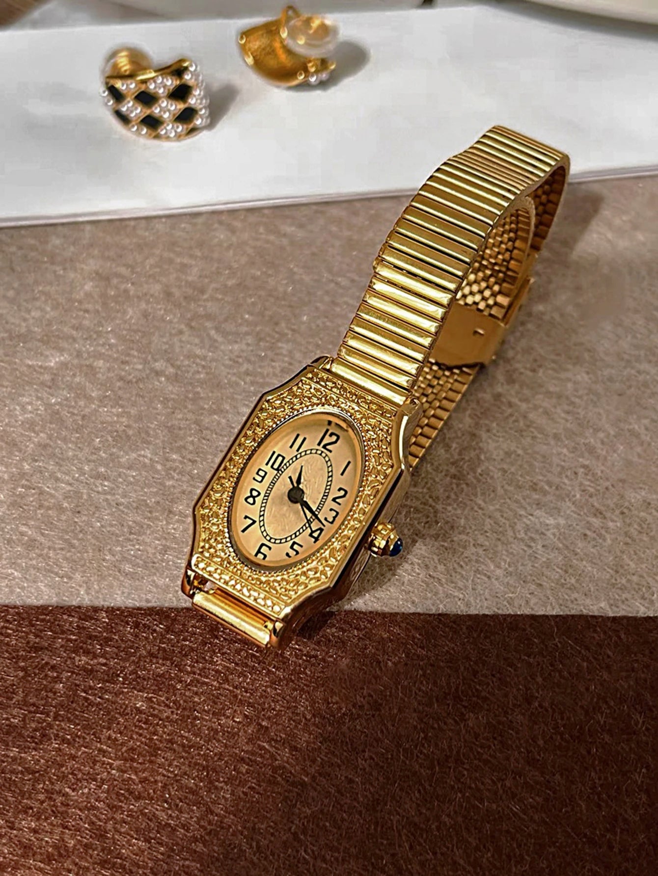 French Classic Retro Style Waterproof Quartz Stainless Steel Strap Watch