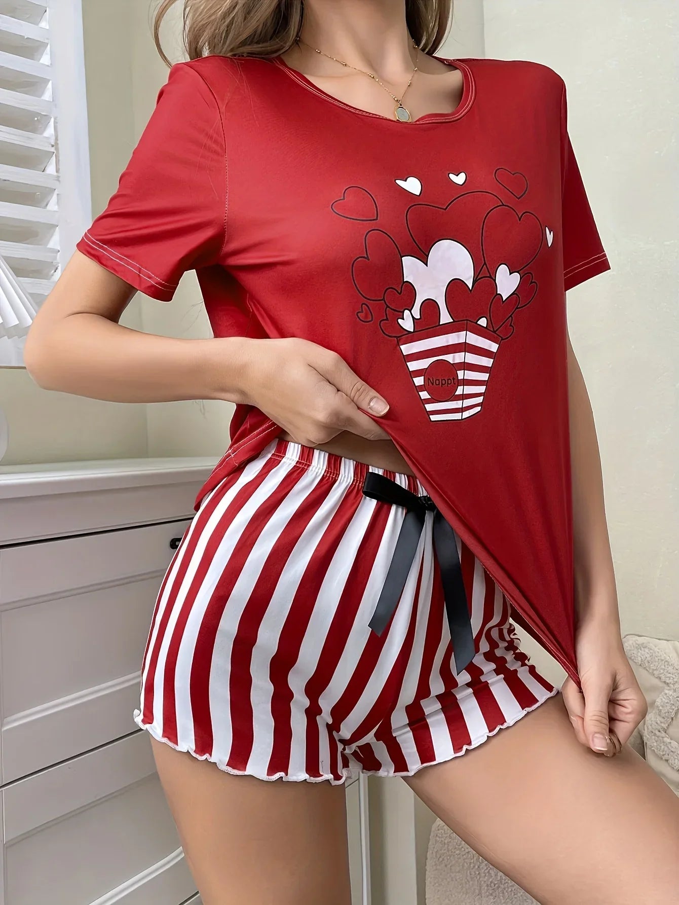 Conjunto de pijama de manga corta con estampado de corazones