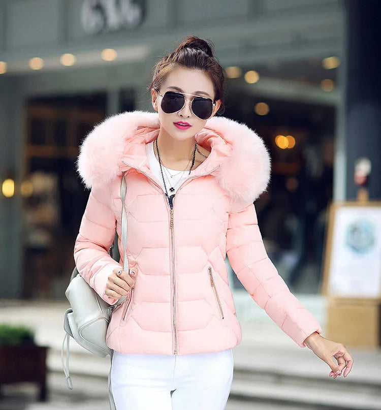 chaqueta con cuello de piel sintética de mapache