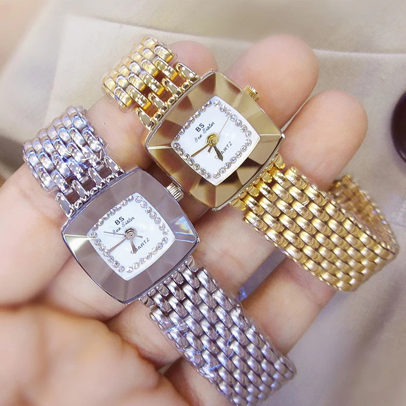 ساعة مربعة فاخرة من الكوارتز والماس الذهبي