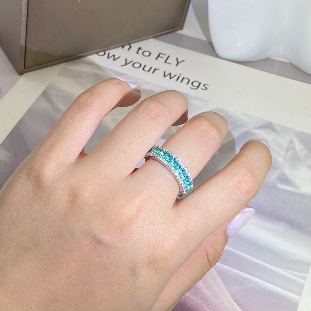 Retro Shape Green Zircon Sliver Color Love Ring