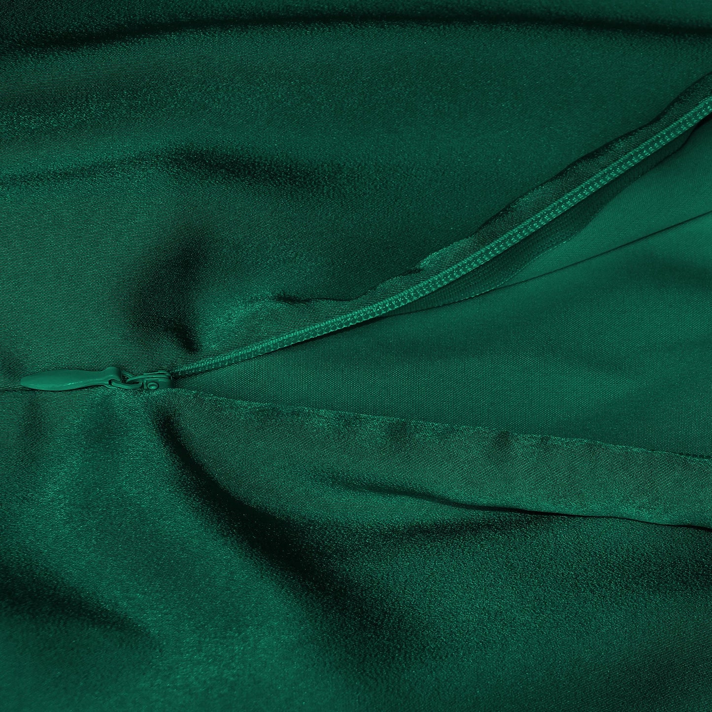 فستان طويل فاخر من الحرير والساتان بدون أكمام