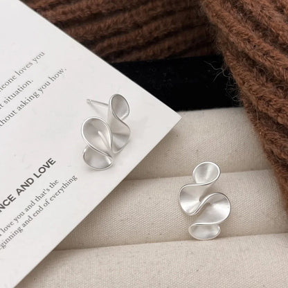 DANA 925 18K Gold Twisted Flower Stud Earring