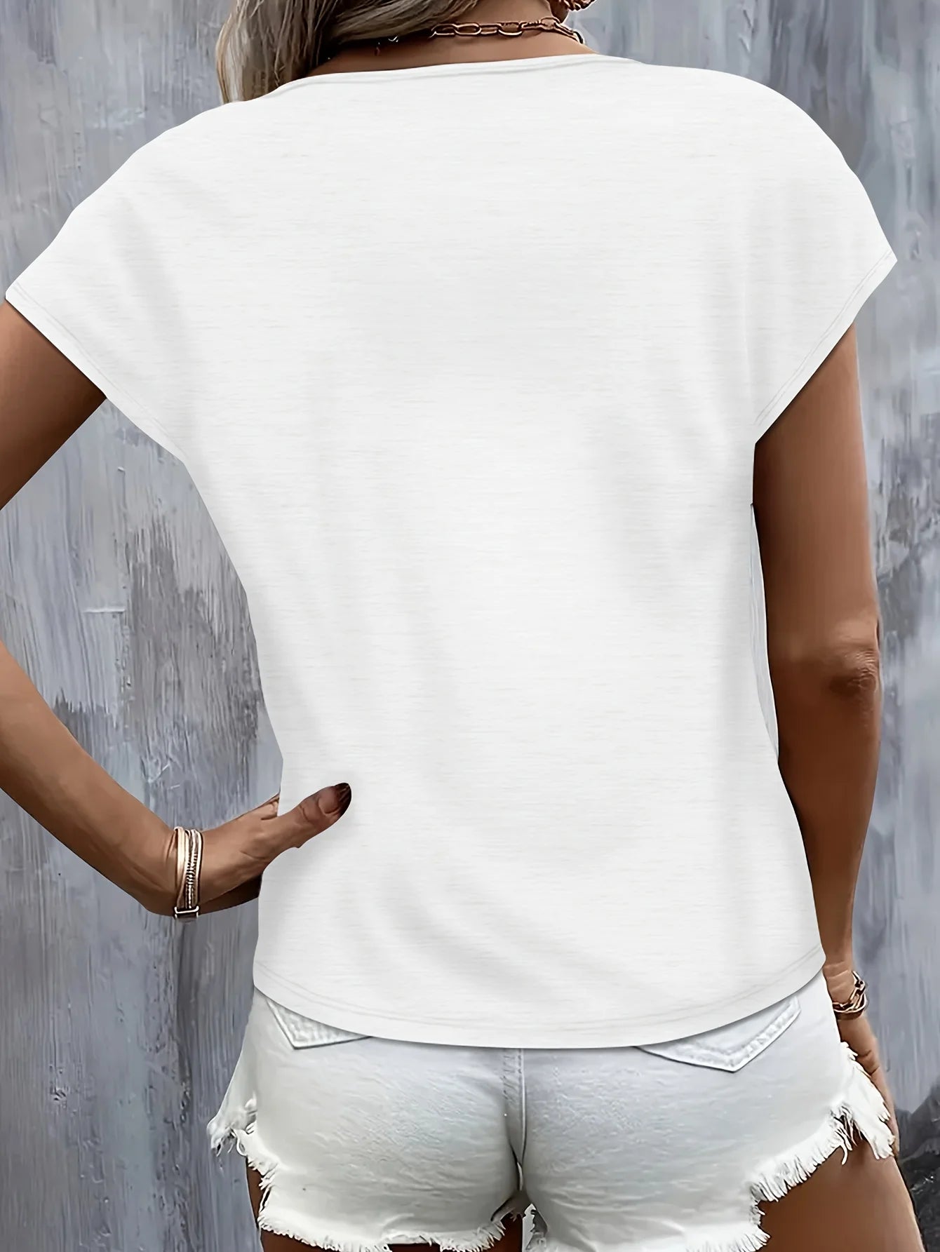 Short sleeved breathable T-shirt