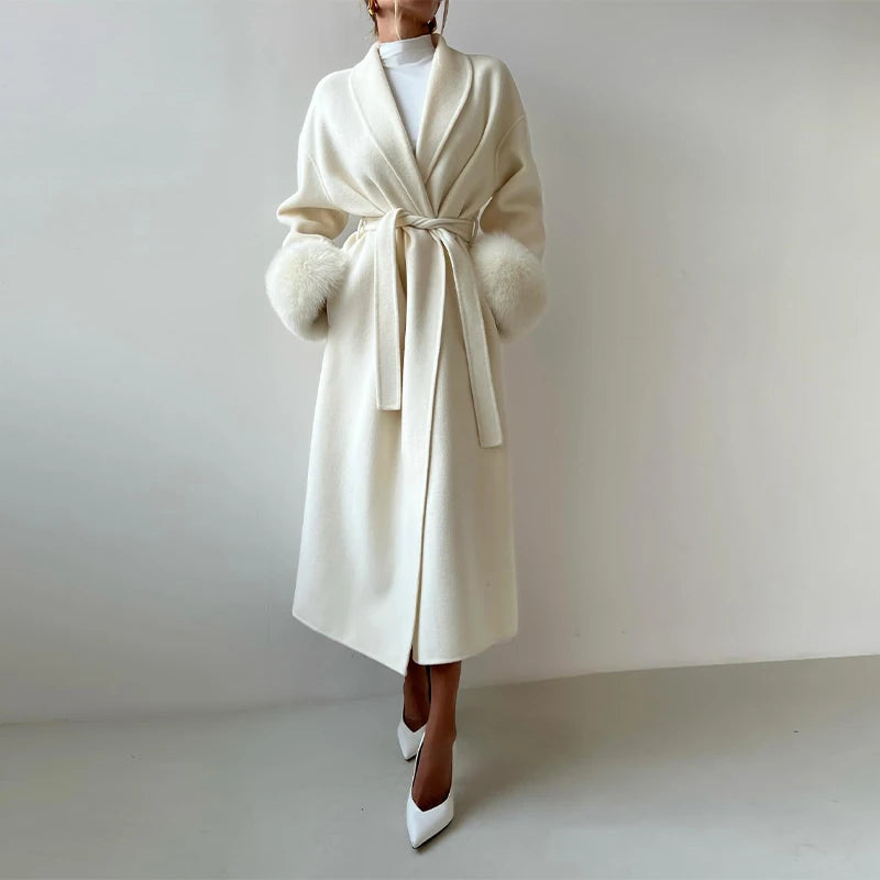 Chaqueta de lana con mangas de piel sintética elegante