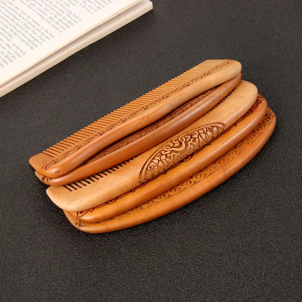 مشط خشبي طبيعي من خشب الخوخ، أسنان قريبة ومضادة للكهرباء الساكنة