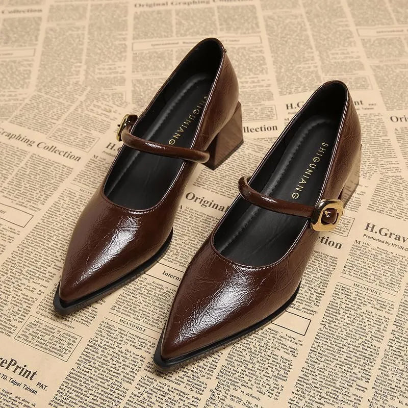 Retro mid length single belt buckle pointed toe leather shoes