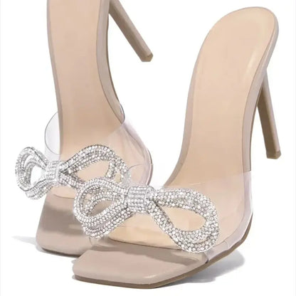 Pantuflas elegantes de tacón alto con pedrería sexy