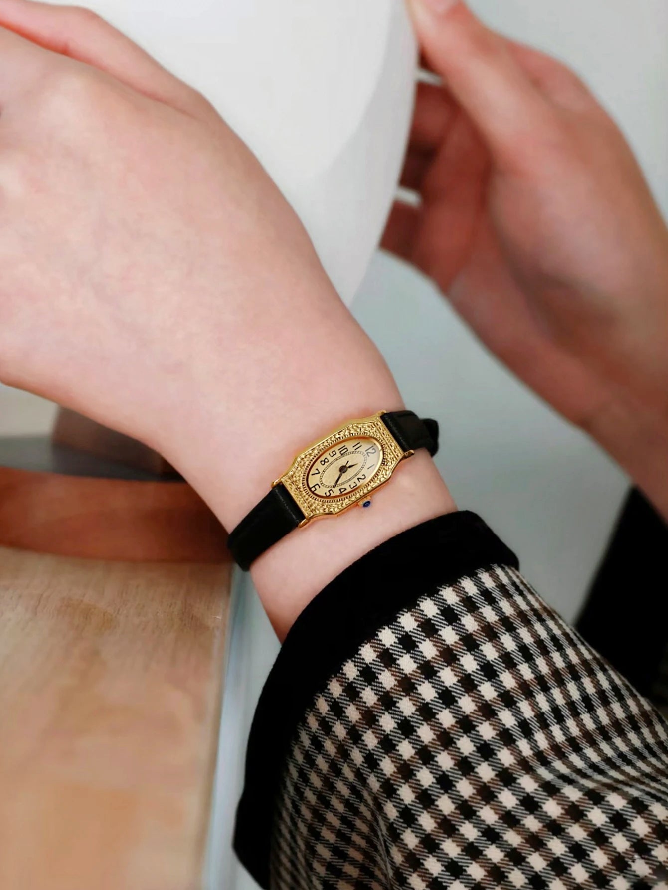 Gold French retro style waterproof quartz leather strap watch