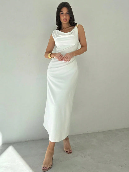 Elegante vestido sin mangas que estiliza la figura