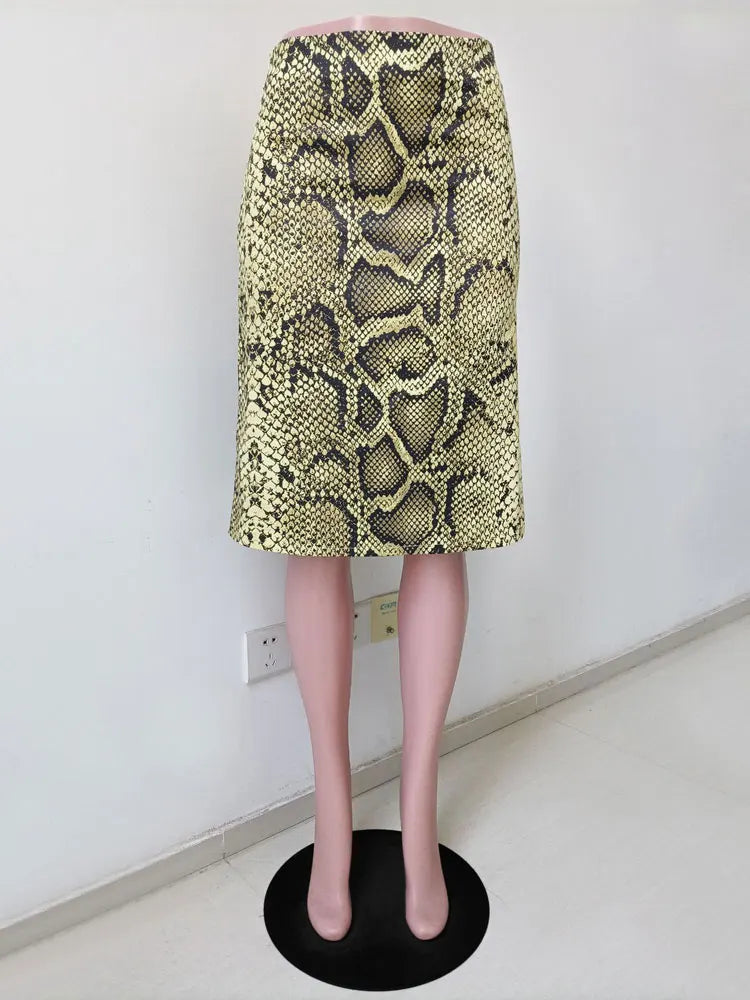 Falda ajustada de talle alto con estampado de piel de serpiente