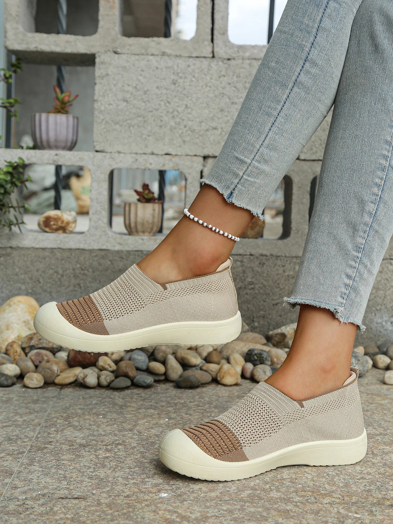 Retro Dual-tone Slip-on Breathable Soft Shoes