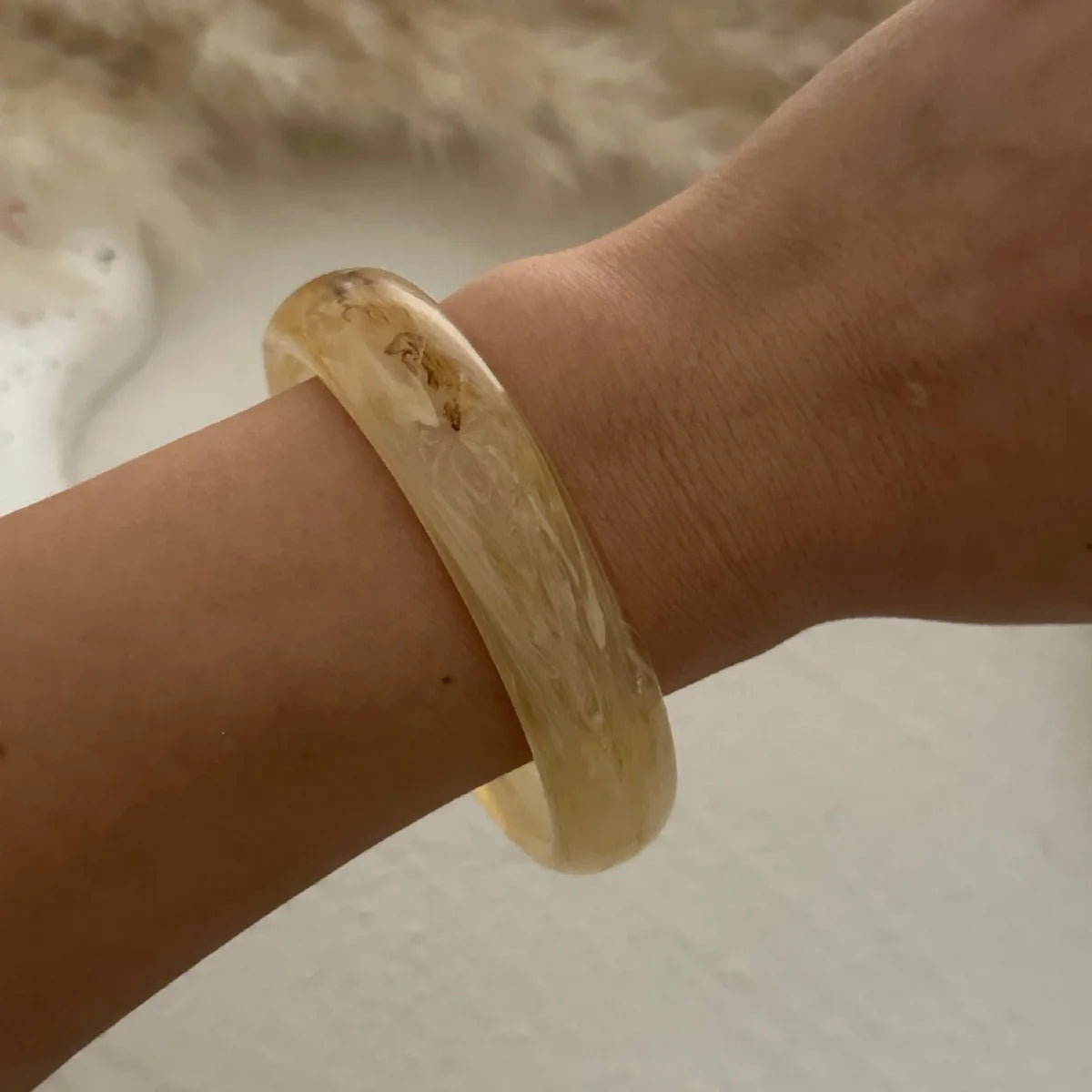 Vintage Irregular Resin Wide Bangle Inlaid Imitation Redstone Bracelets