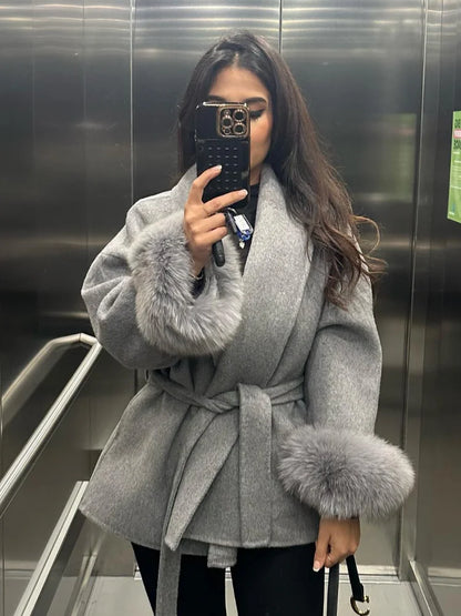 Chaqueta de lana con mangas de piel sintética elegante