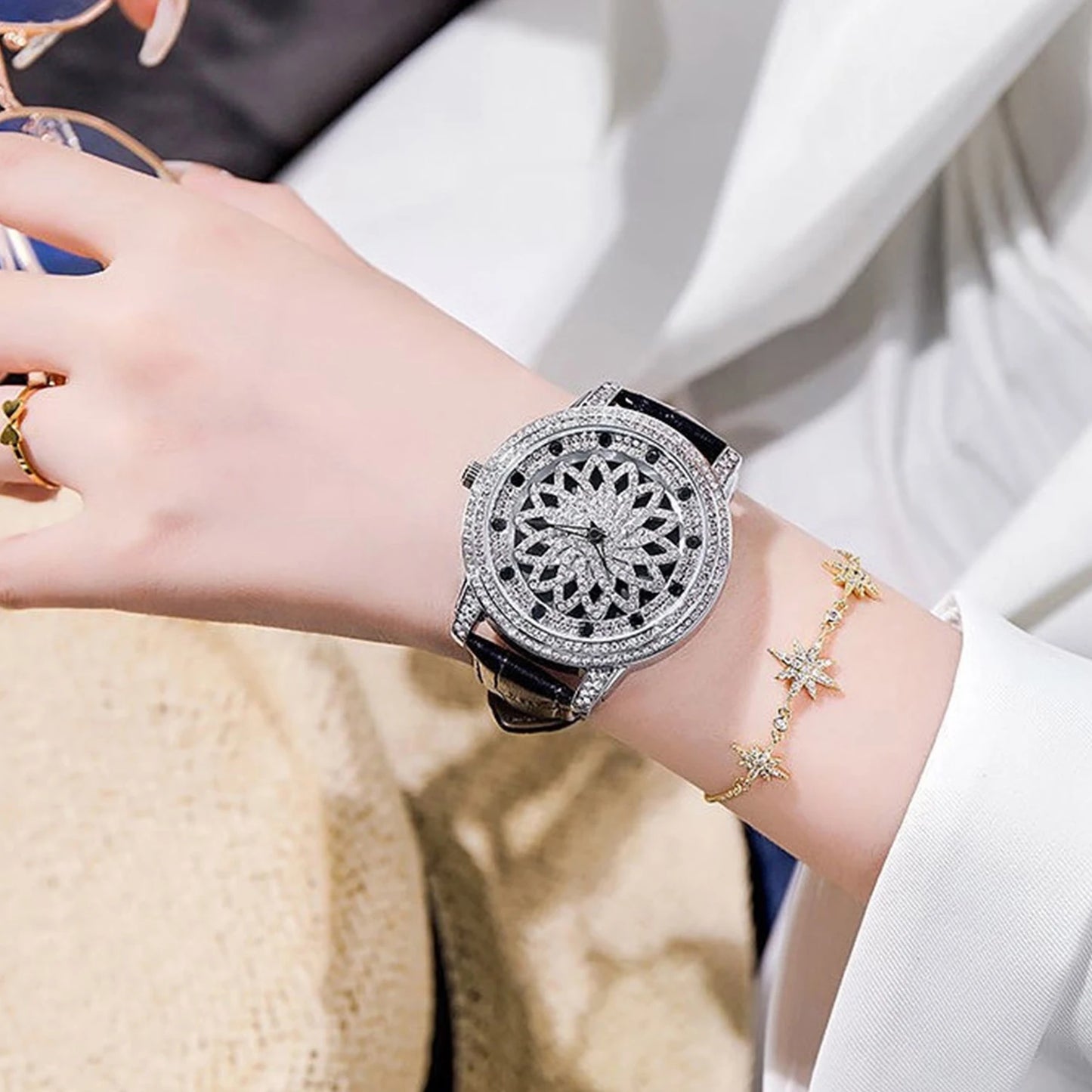 Reloj de cuero giratorio Lucky Star con diamantes completos