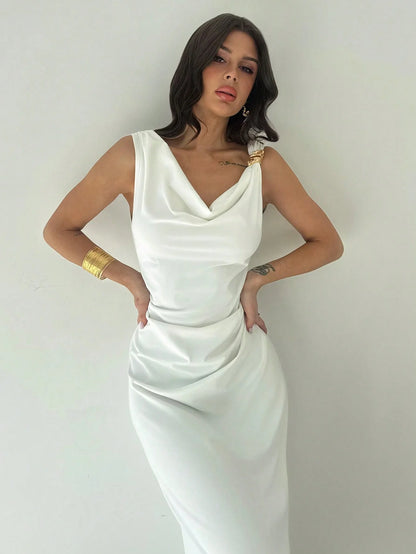 Elegante vestido sin mangas que estiliza la figura