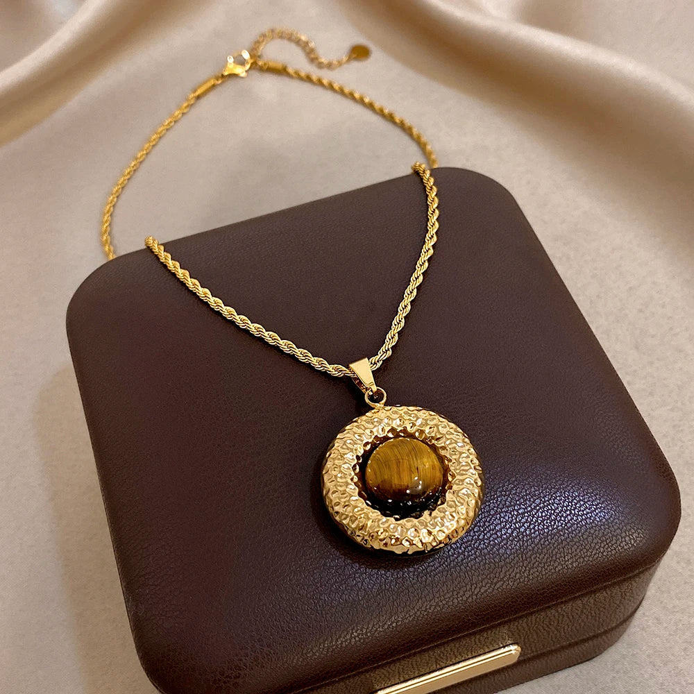 Chic Gilded Textured Natural Stone Pendant Vintage Necklace