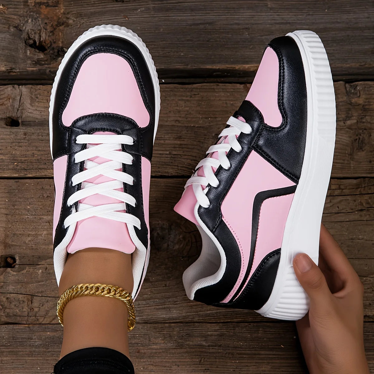 Light and Casual Stripes Sneakers