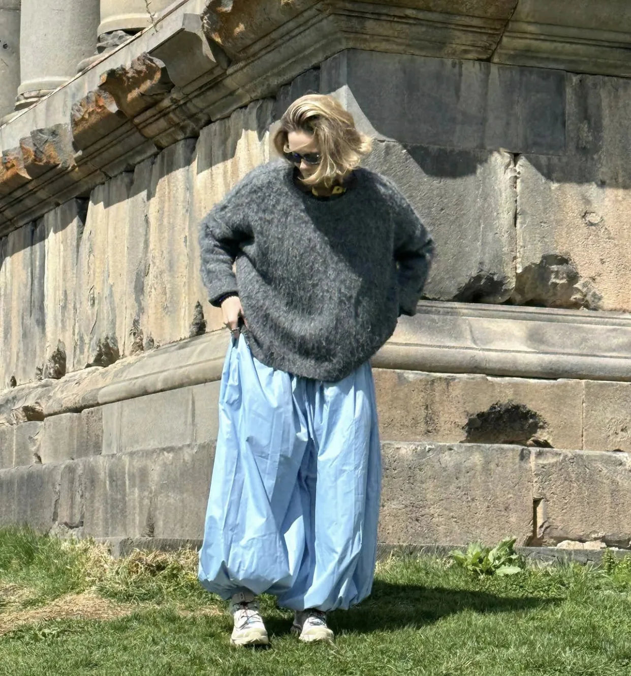 Pantalones de tiro alto y pierna ancha con bolsillos