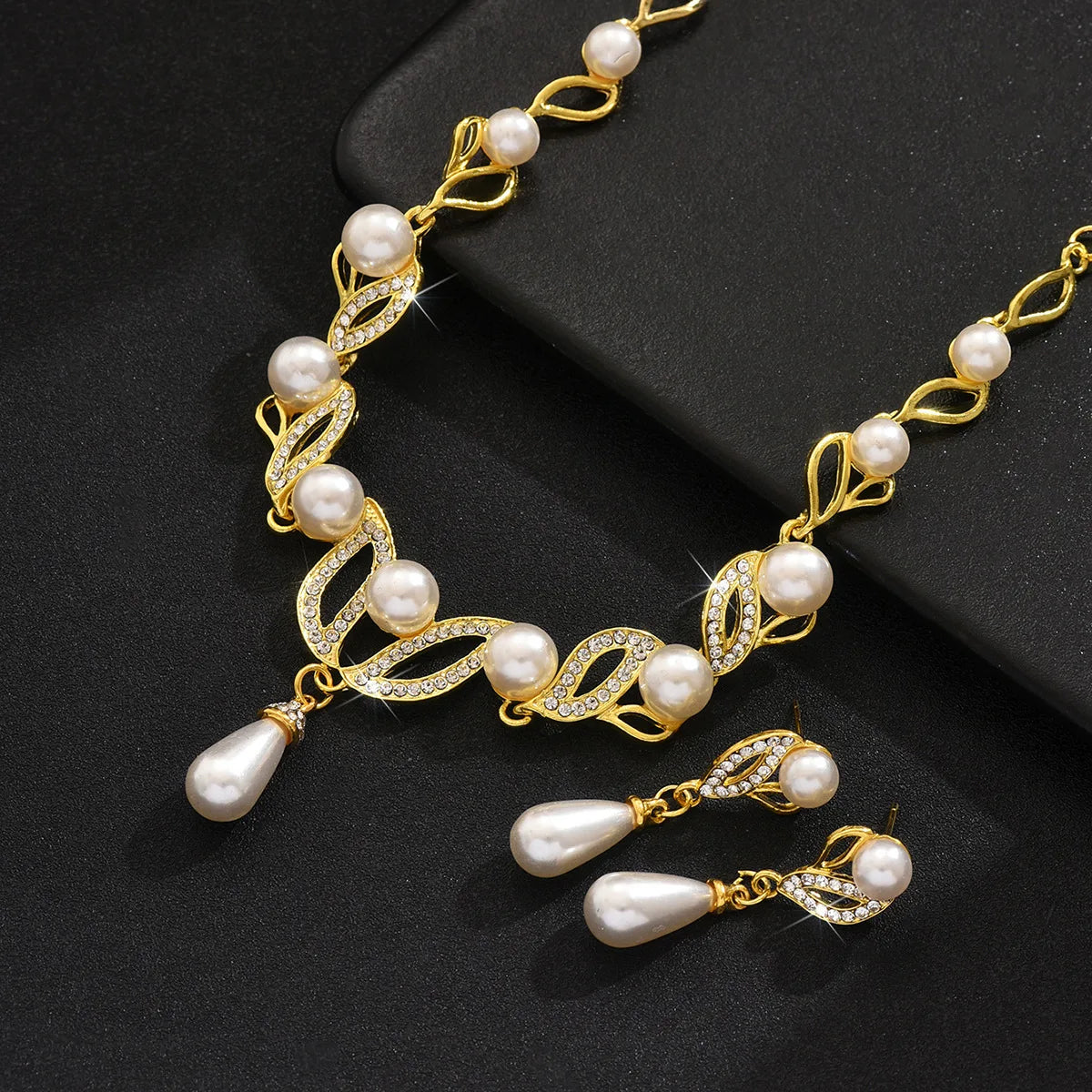 Imitation pearl necklace jewelry set