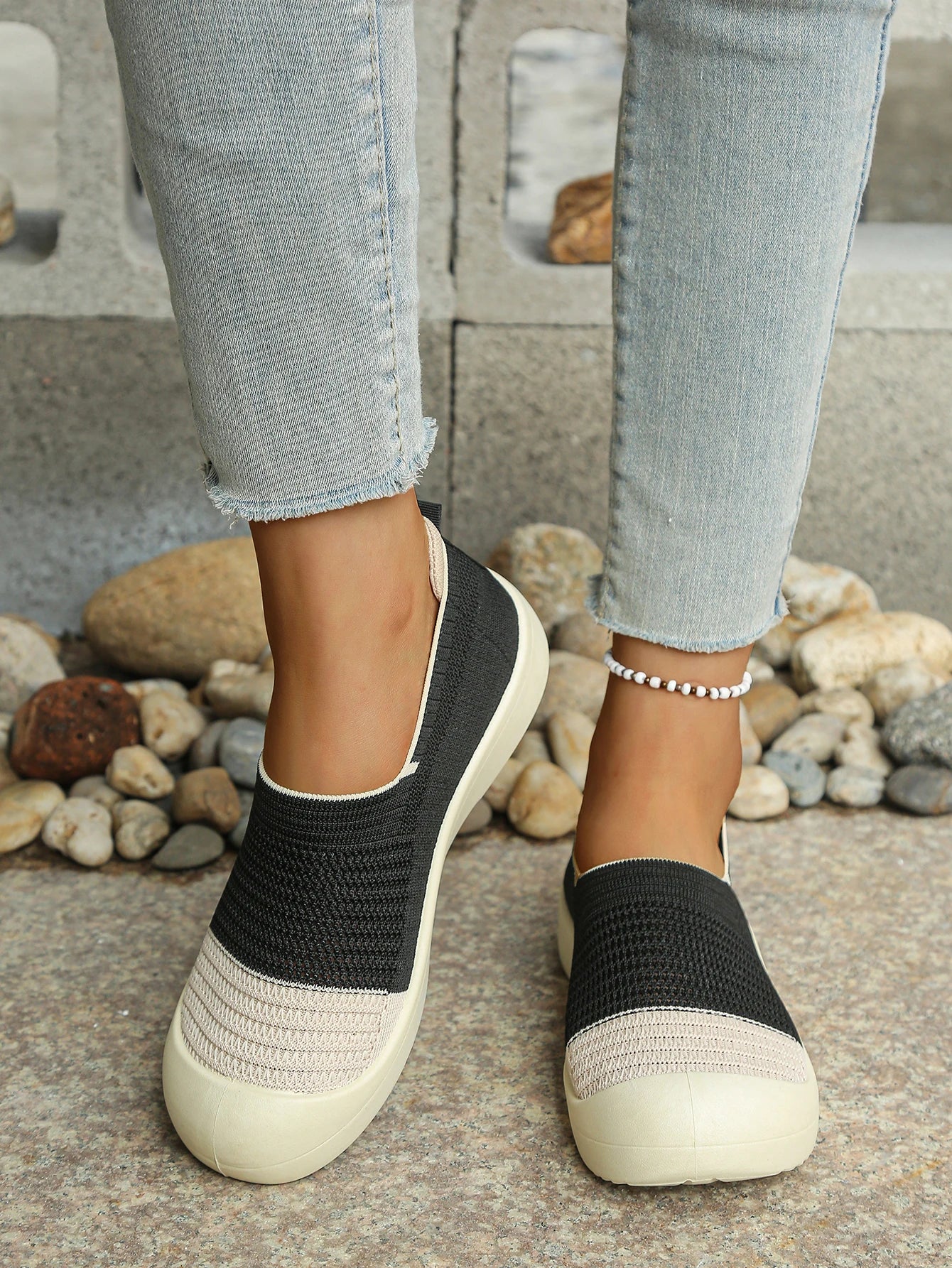 Retro Dual-tone Slip-on Breathable Soft Shoes