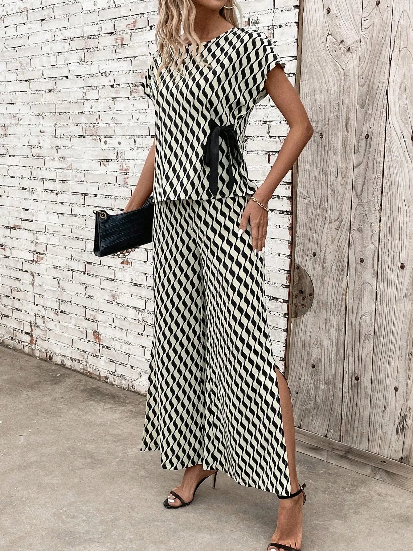 Geometric Wave Print Short Sleeve Tie Slit Wide Leg Pants Set