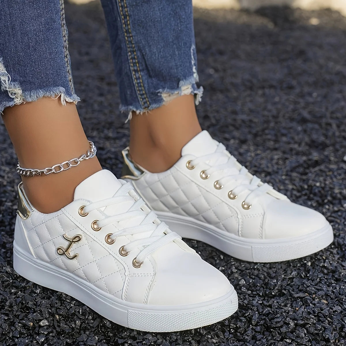 Lightweight Lace-Up Low-Top Casual Sneakers