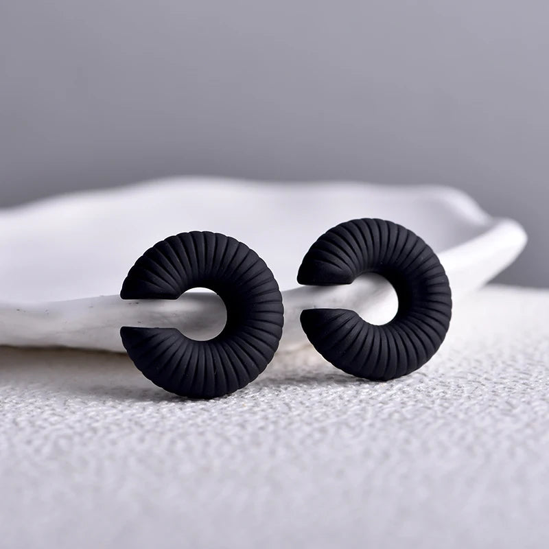 DANA Round Circle Clip Earrings