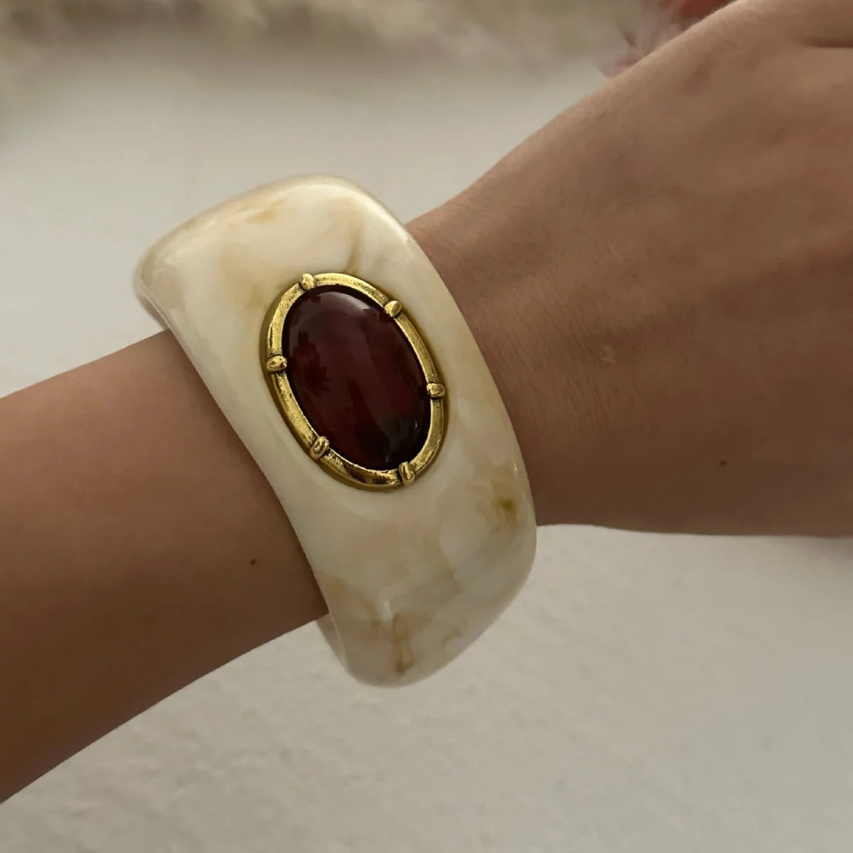 Vintage Irregular Resin Wide Bangle Inlaid Imitation Redstone Bracelets