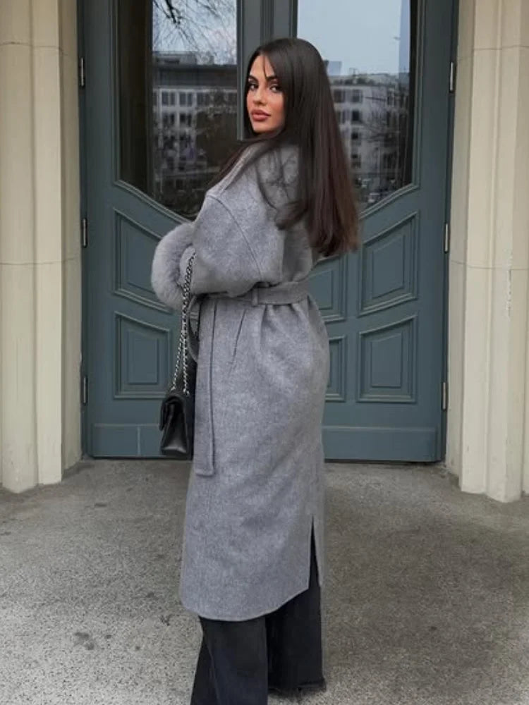 Chaqueta de lana con mangas de piel sintética elegante