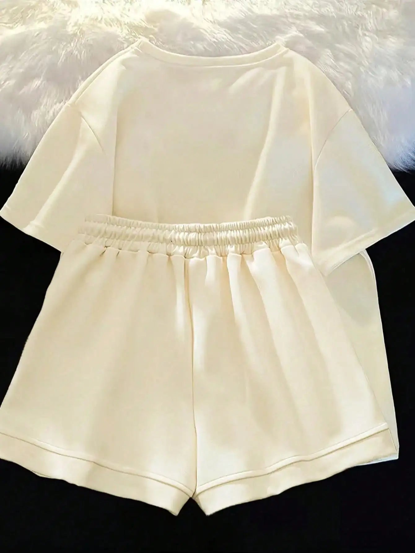 Short sleeved T-shirt paired with casual shorts Set