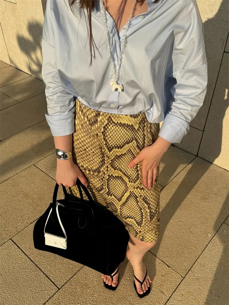 Falda ajustada de talle alto con estampado de piel de serpiente