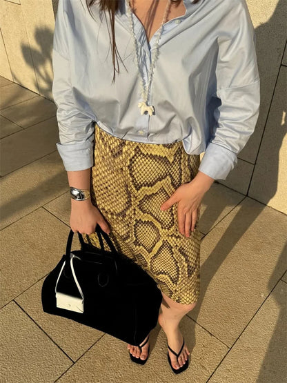 Falda ajustada de talle alto con estampado de piel de serpiente