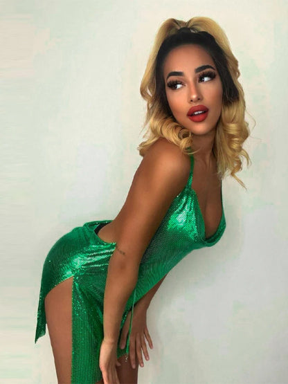 Vestido corto y sexy sin espalda con escote pronunciado