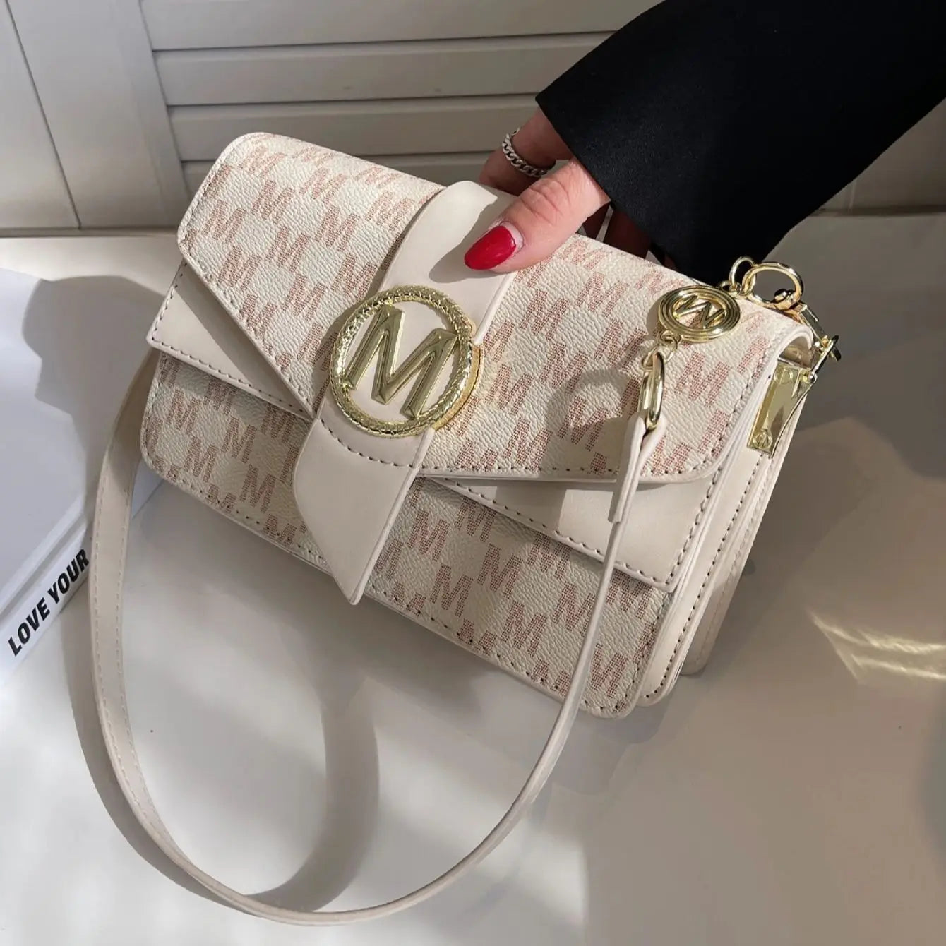 Diagonal cross style crossbody bag