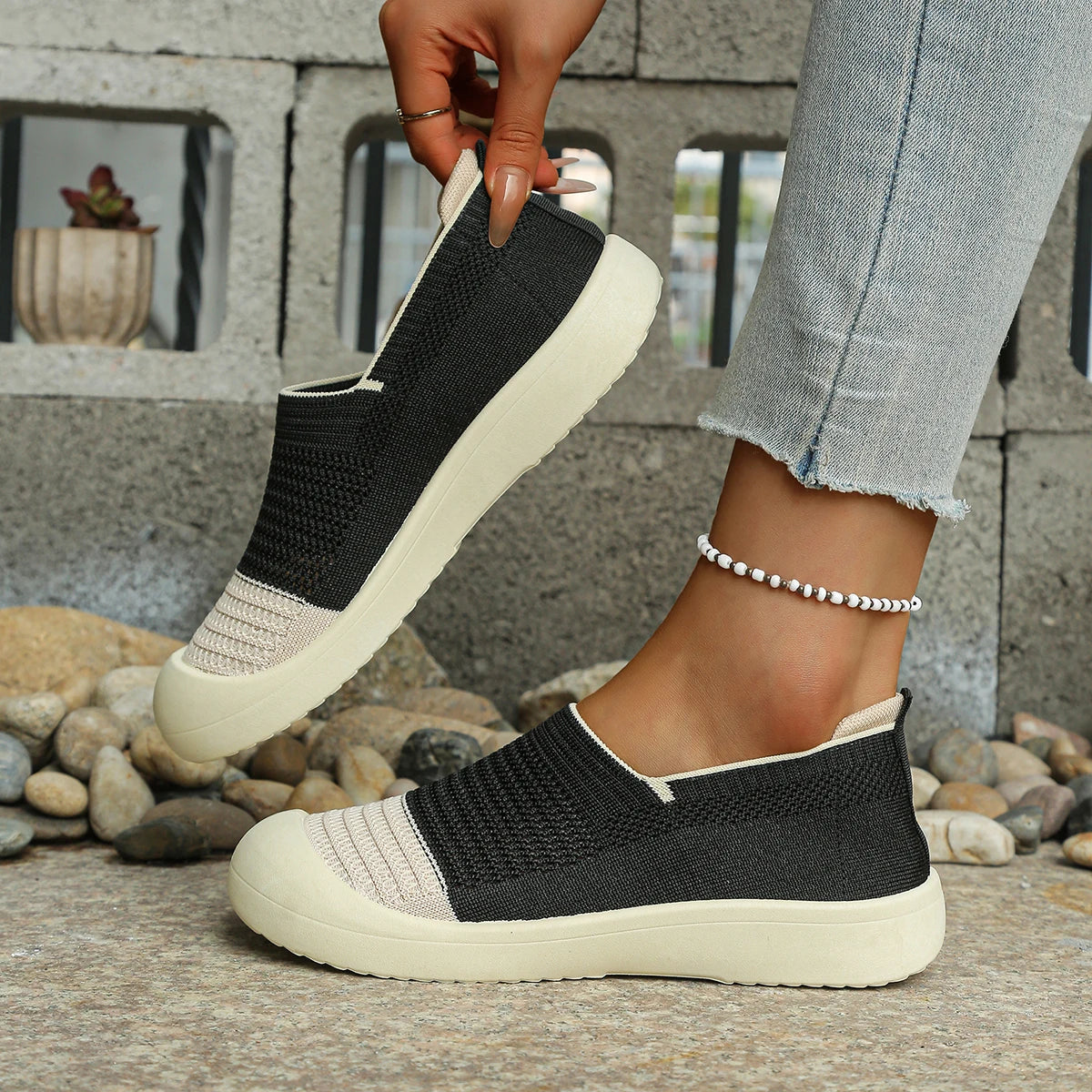Retro Dual-tone Slip-on Breathable Soft Shoes