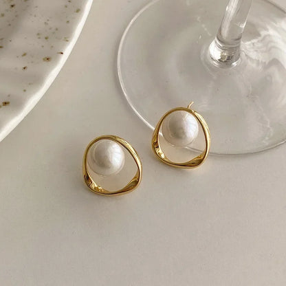 PearlGold Round Stud Earrings